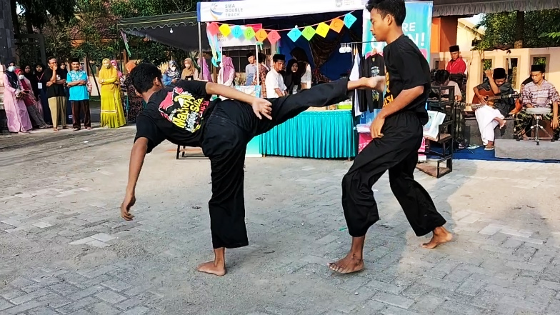 Atraksi SIlat oleh siswa