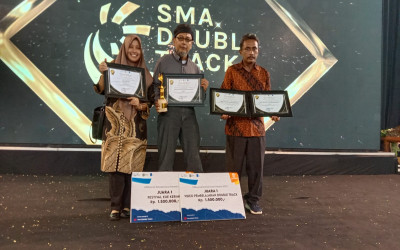 PRESTASI: SMAN PILANGKENCENG MEMBORONG PENGHARGAAN JUARA PADA MEA (Milenial Enterpreneur Award)